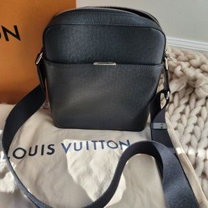 Louis Vuitton Anton Pouchette